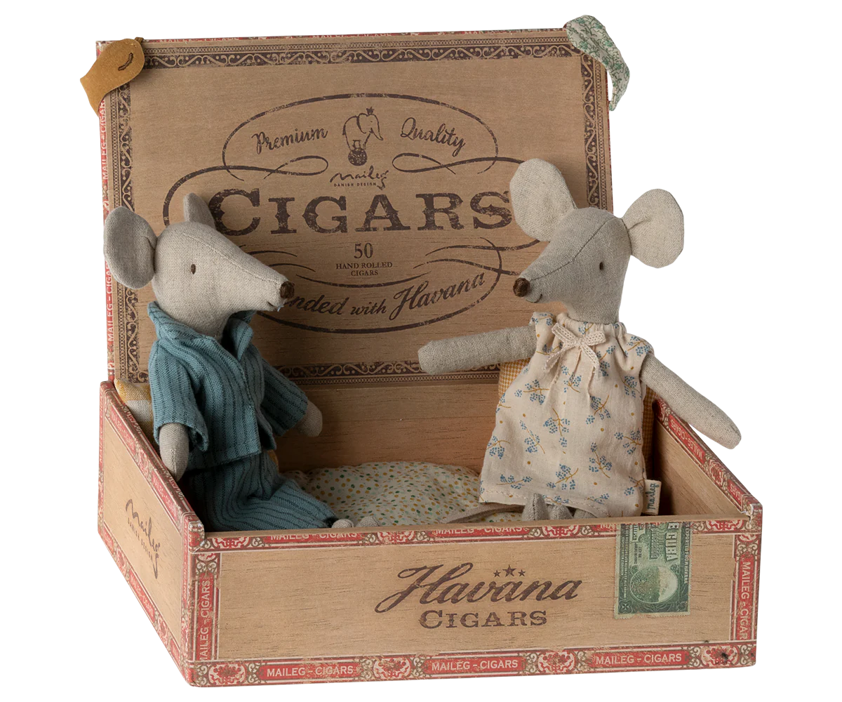Maileg Mum & Dad in Cigar Box
