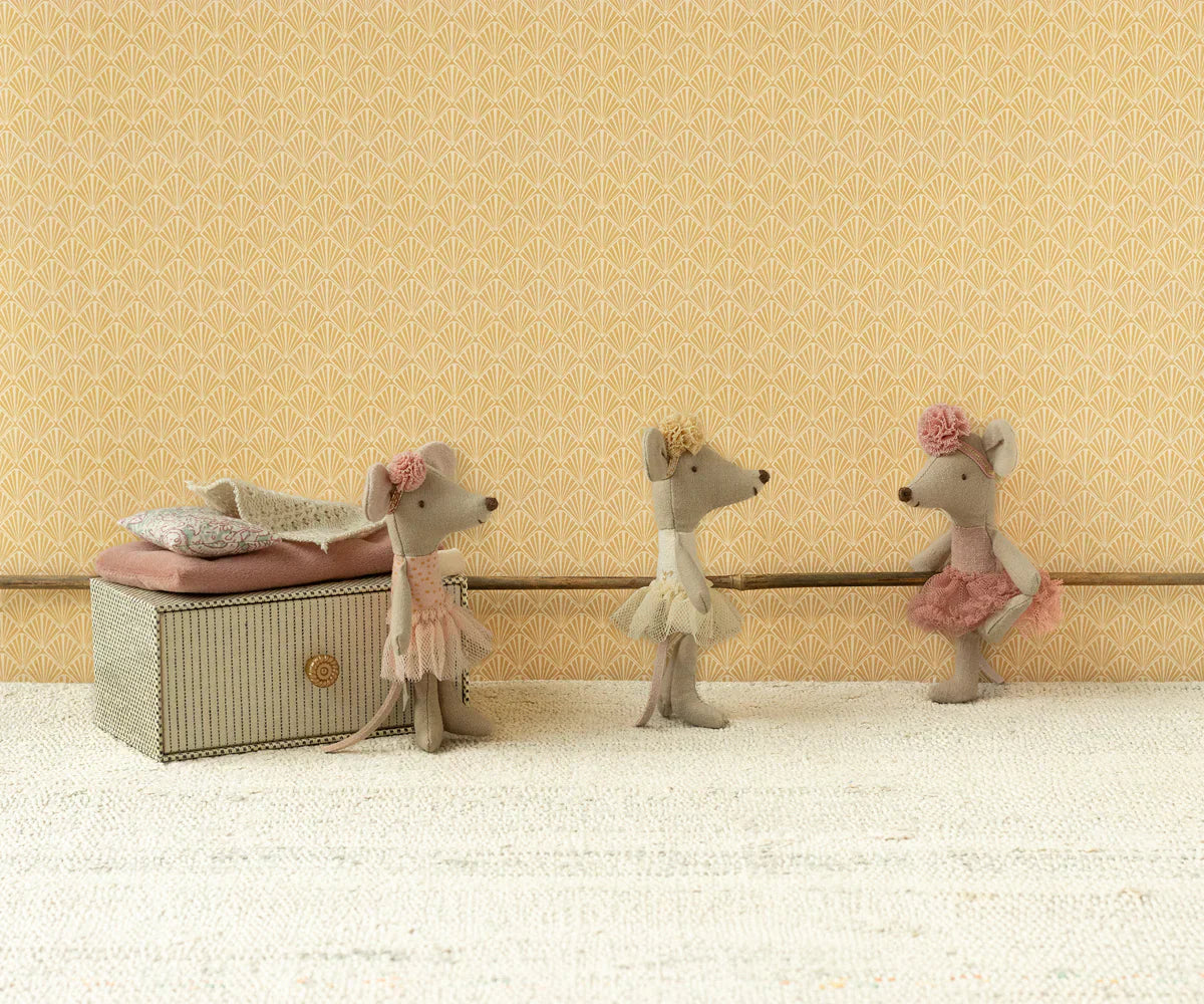Dancing Mouse in Daybed, Little Sister