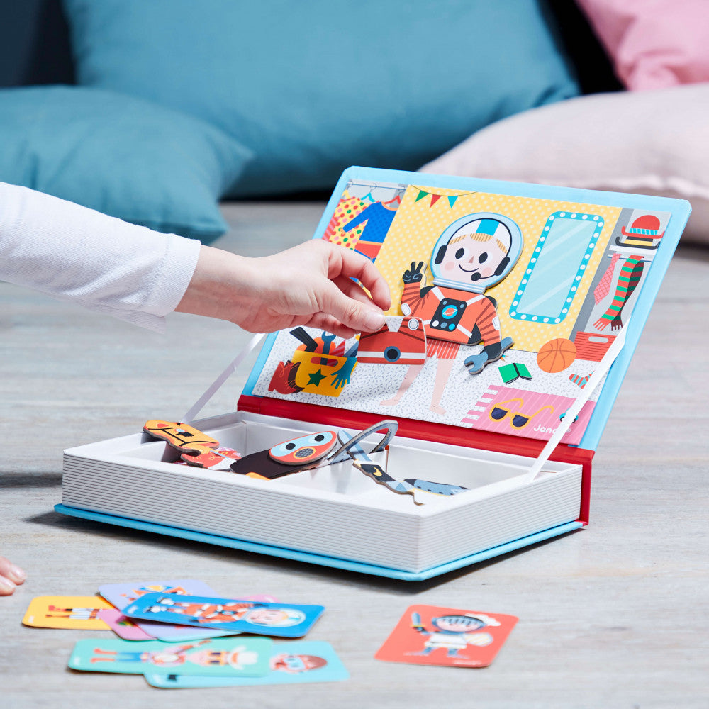 Boy's Costumes Magneti' Book